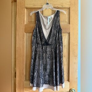 Lauren Conrad Womens v-neck midi dress tan, black lace handkerchief hem Sz 14